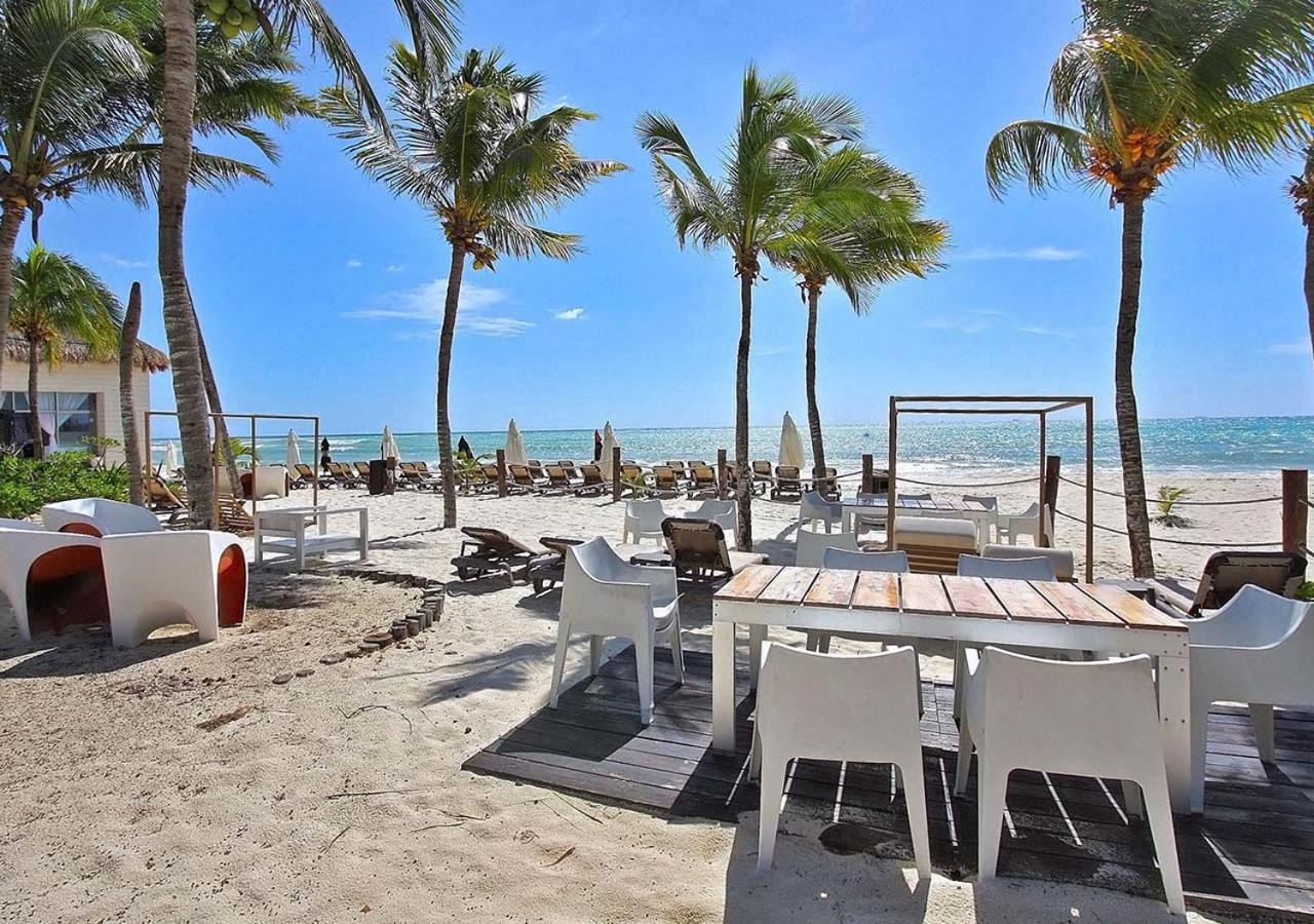 Сasa de vacaciones Beachfront With Tub, 3 Bedroom & Pool - At Mareazul Corazon